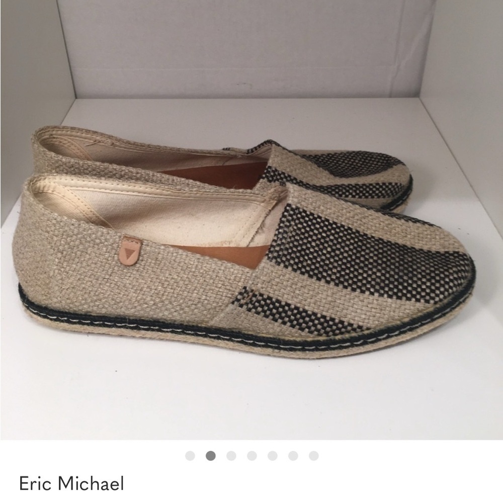 Eric Michael Womens  Beige and Black Loafers Size 38 SB-E - Picture 2 of 8